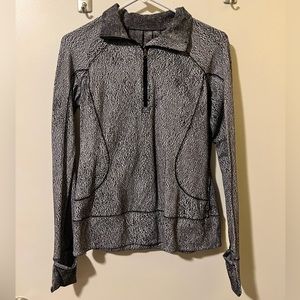 lululemon long sleeve half zip top in a size 6